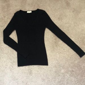 Ribbed Black V-Neck Ling Sleeve